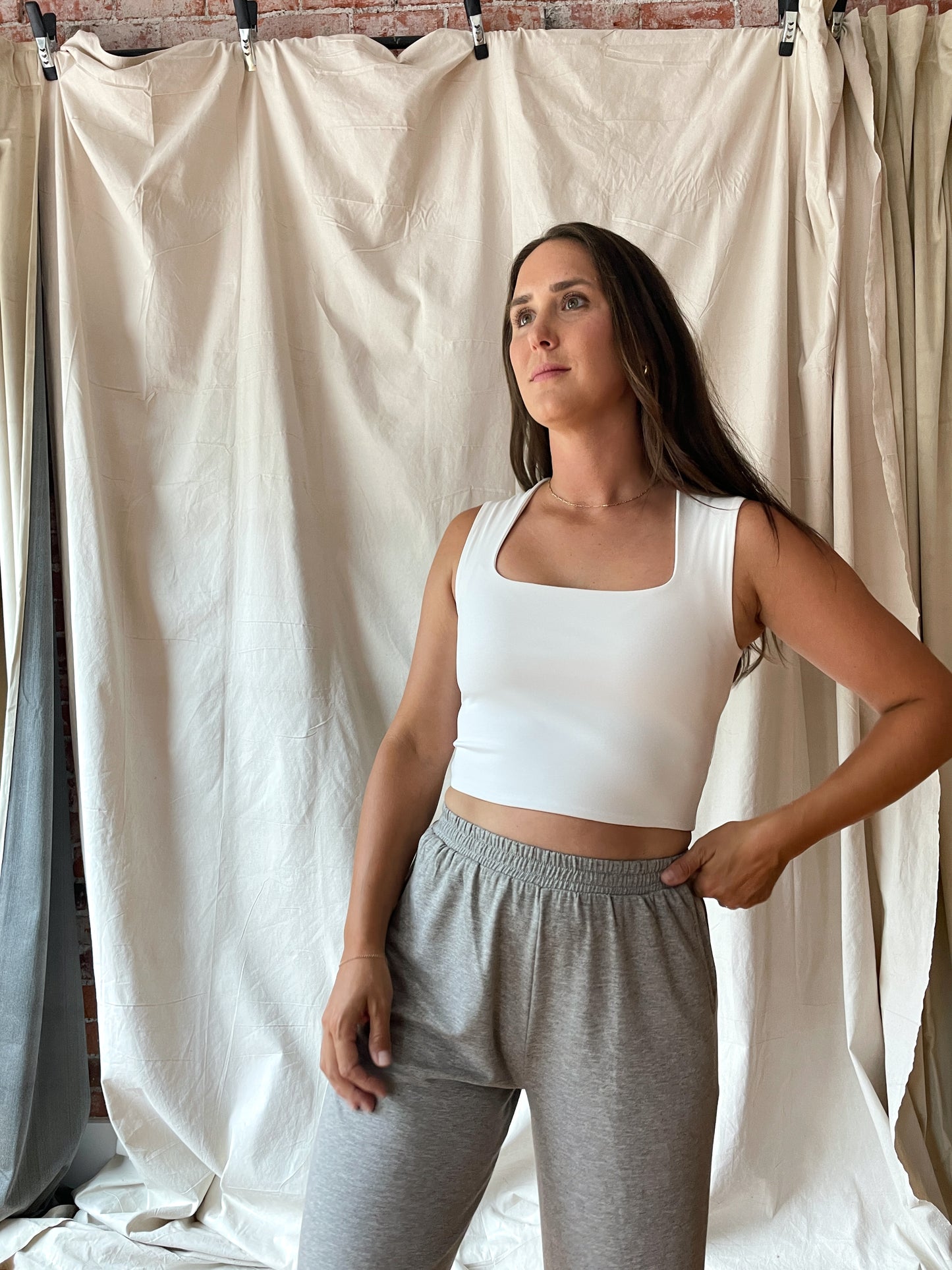 Square neck sleevless fitted top