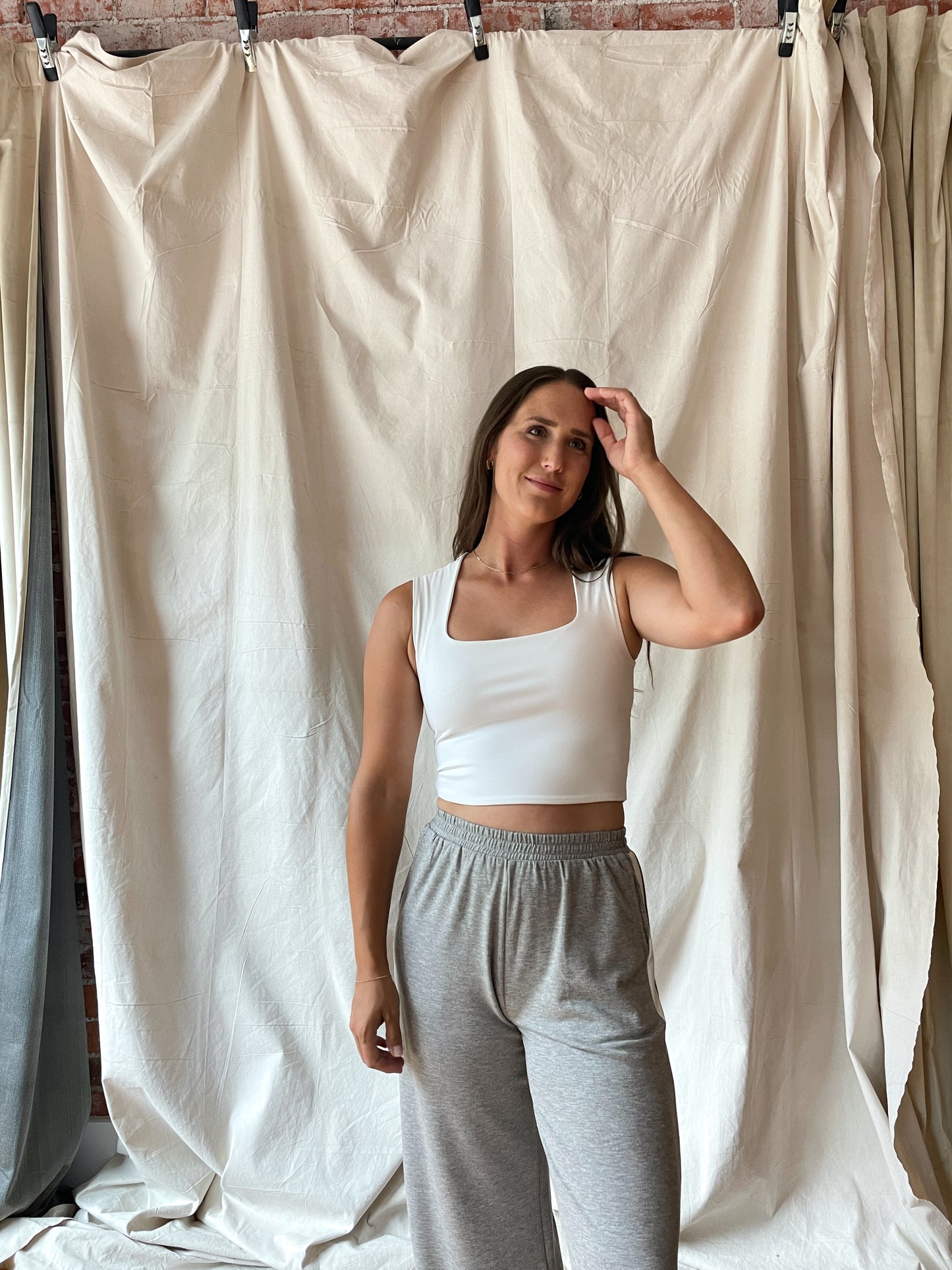 Square neck sleevless fitted top