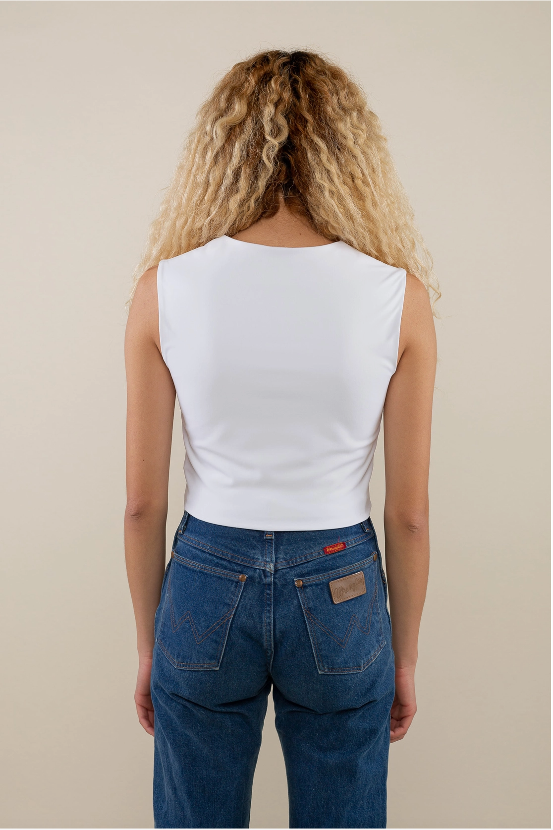 Square neck sleevless fitted top