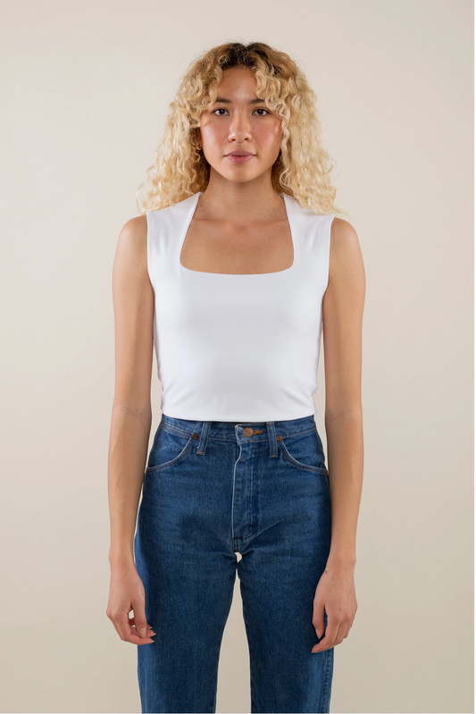 Square neck sleevless fitted top